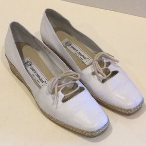 WHITE LEATHER WITH BRAIDED TRIM WEDGE SIZE 10N